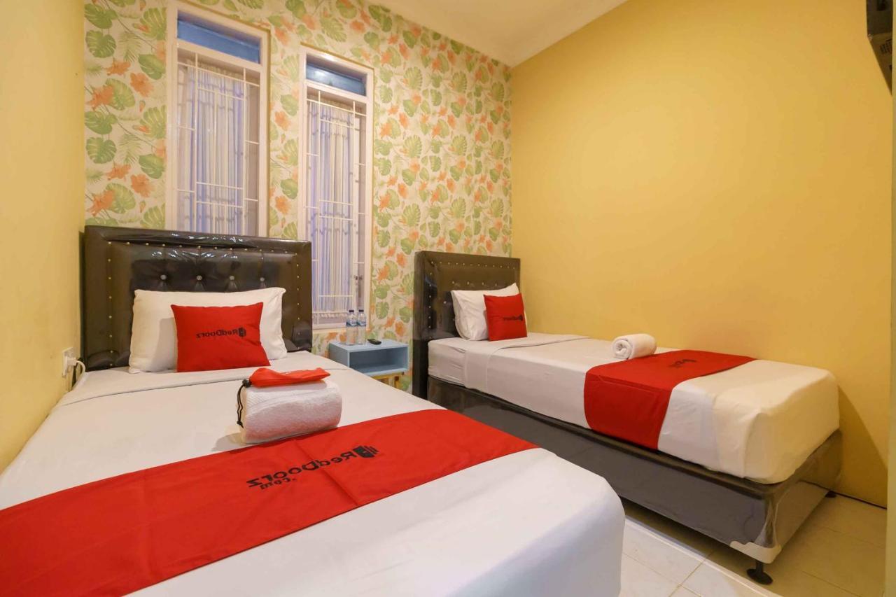 Reddoorz Syariah Near Jam Gadang Bukittinggi 2 Hotel Exterior photo